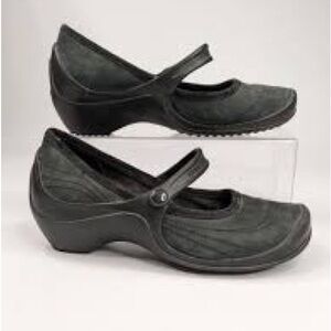 Women’s Crocs casual charcoal comfortable Mary Jane shoes, size 9